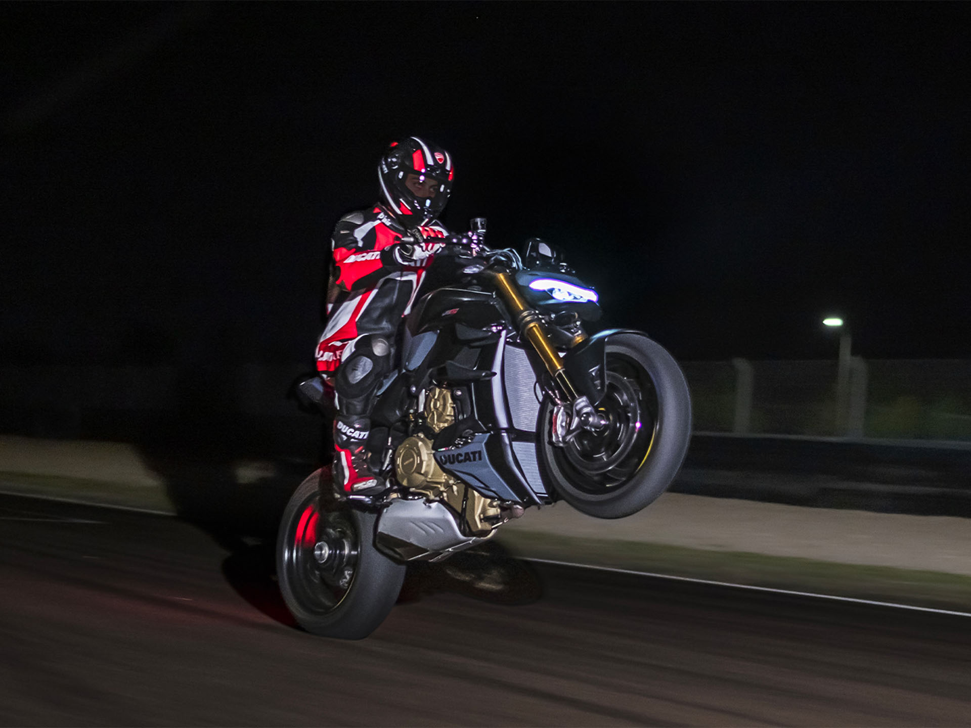 2025 Ducati Streetfighter V4 S in Saint Louis, Missouri - Photo 14