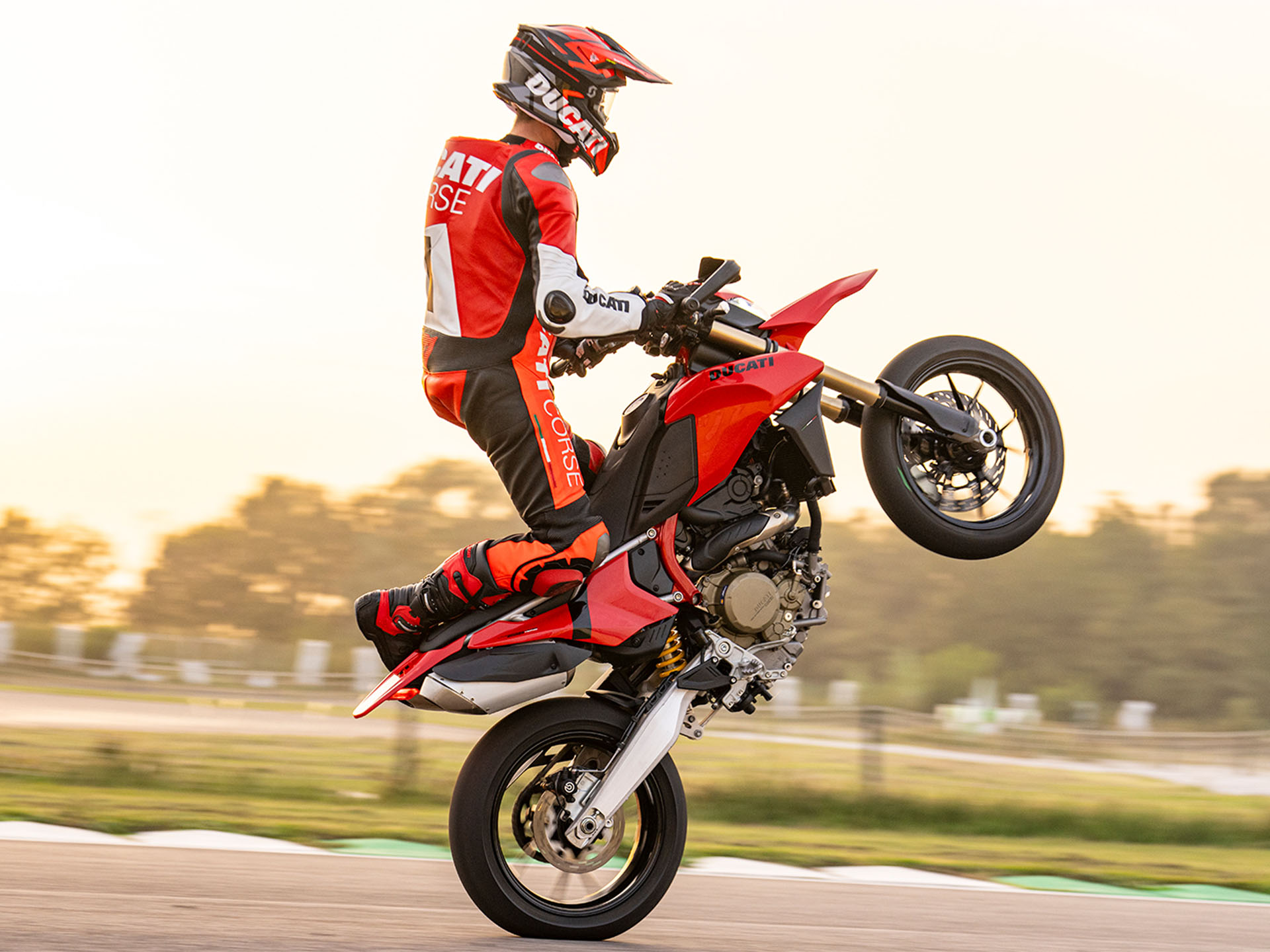 2025 Ducati Hypermotard 698 Mono in Santa Rosa, California - Photo 2