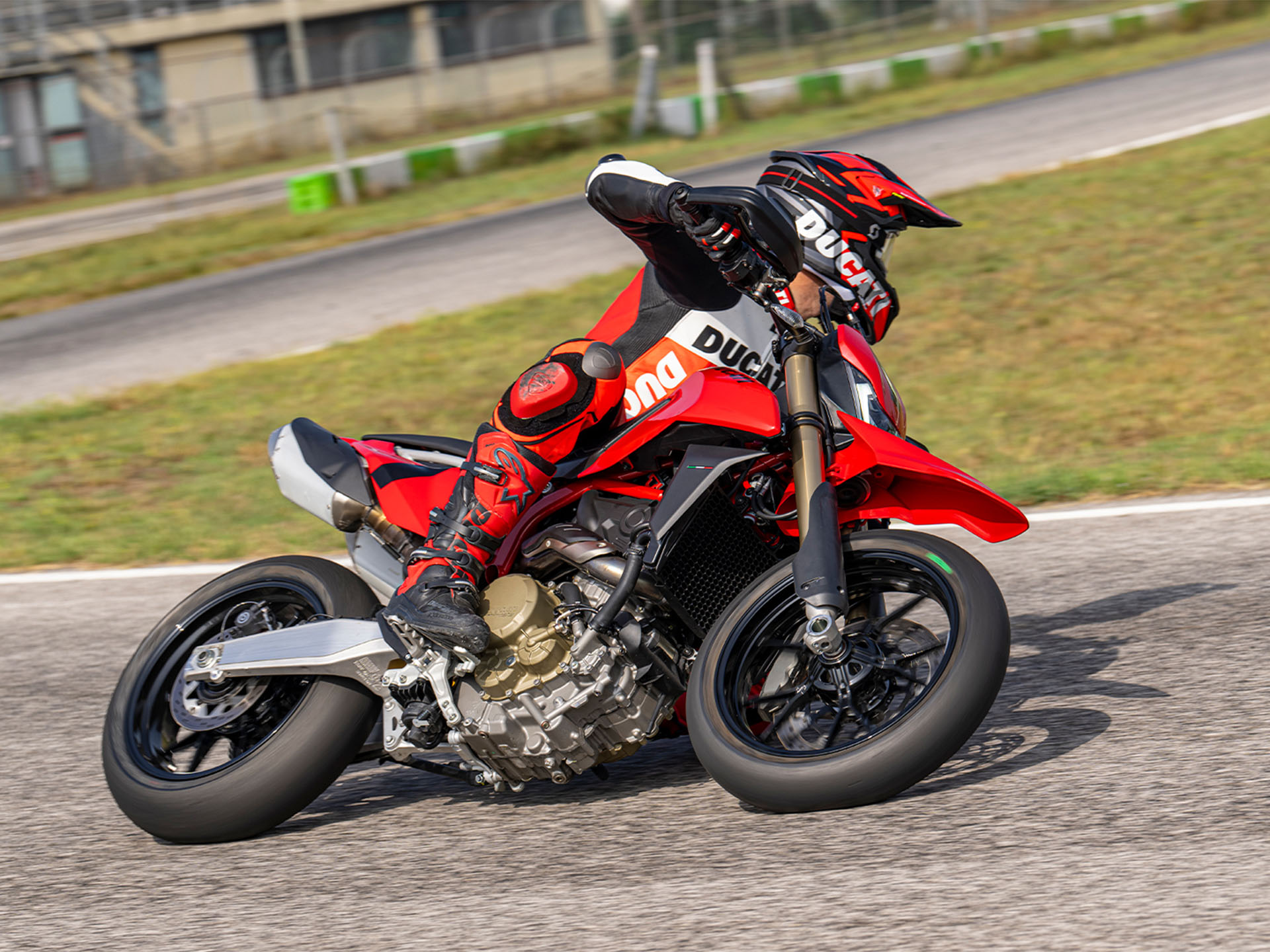 2025 Ducati Hypermotard 698 Mono in Santa Rosa, California - Photo 4