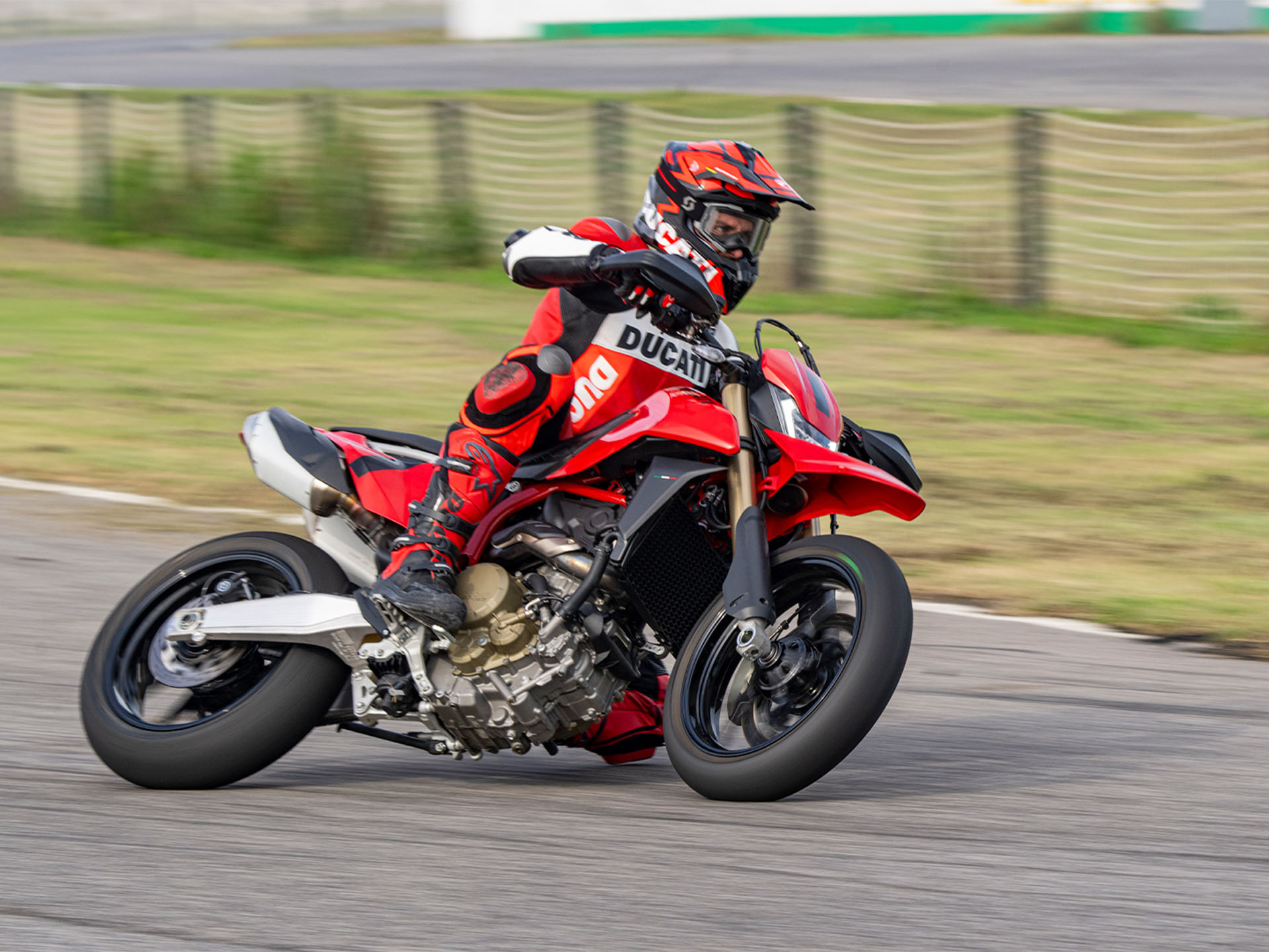 2025 Ducati Hypermotard 698 Mono in Greer, South Carolina - Photo 5