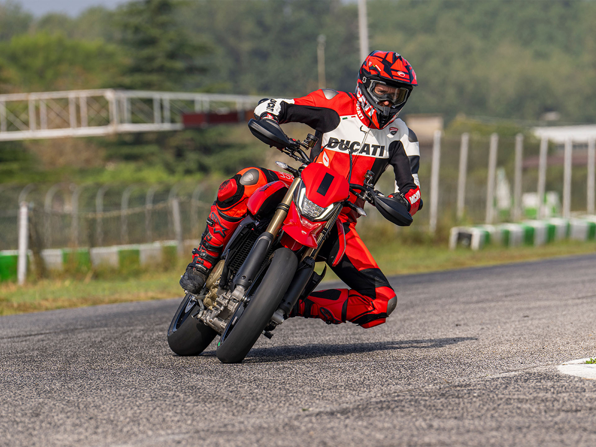 2025 Ducati Hypermotard 698 Mono in Greer, South Carolina - Photo 6