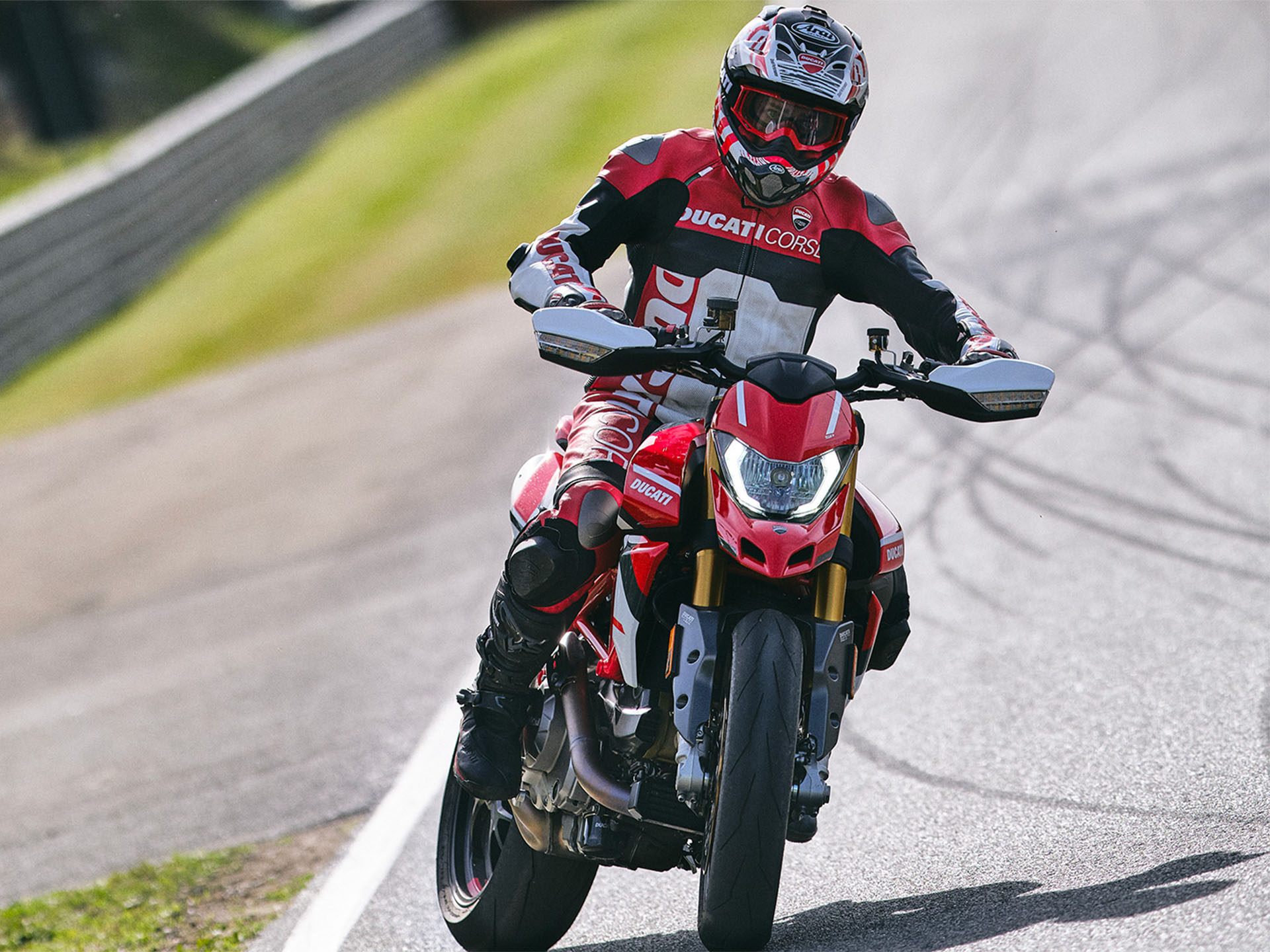 2025 Ducati Hypermotard 950 SP in Greer, South Carolina - Photo 7