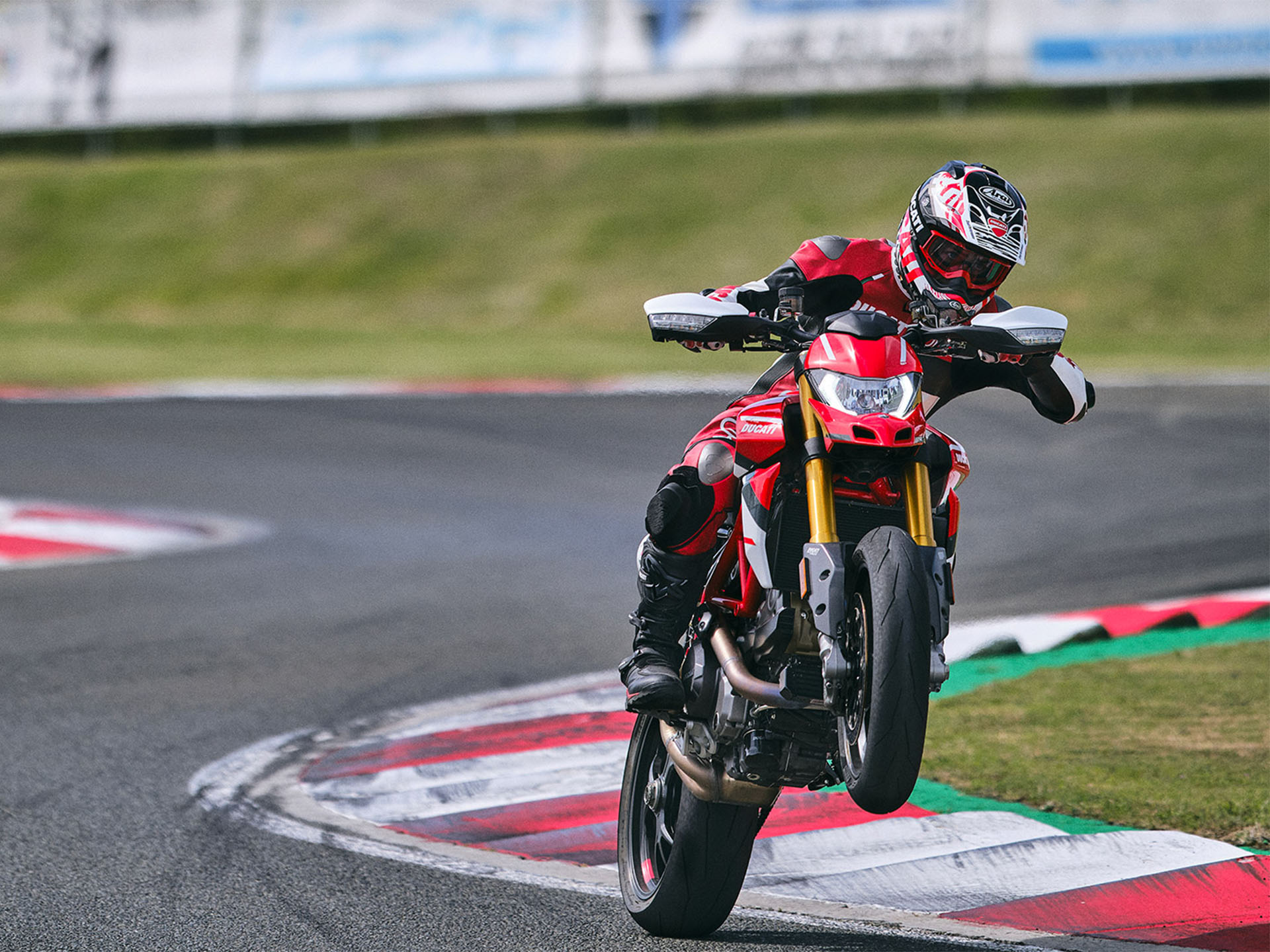 2025 Ducati Hypermotard 950 SP in Greer, South Carolina - Photo 9