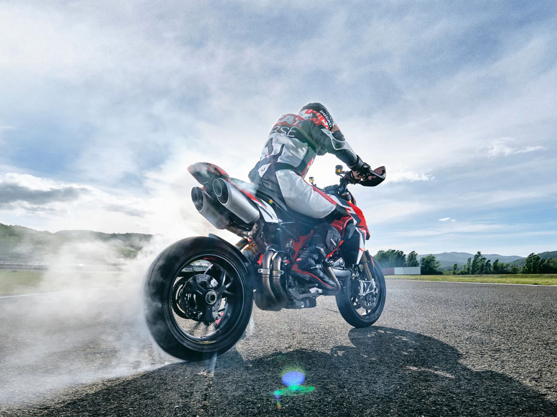 2025 Ducati Hypermotard 950 SP in Santa Rosa, California - Photo 10