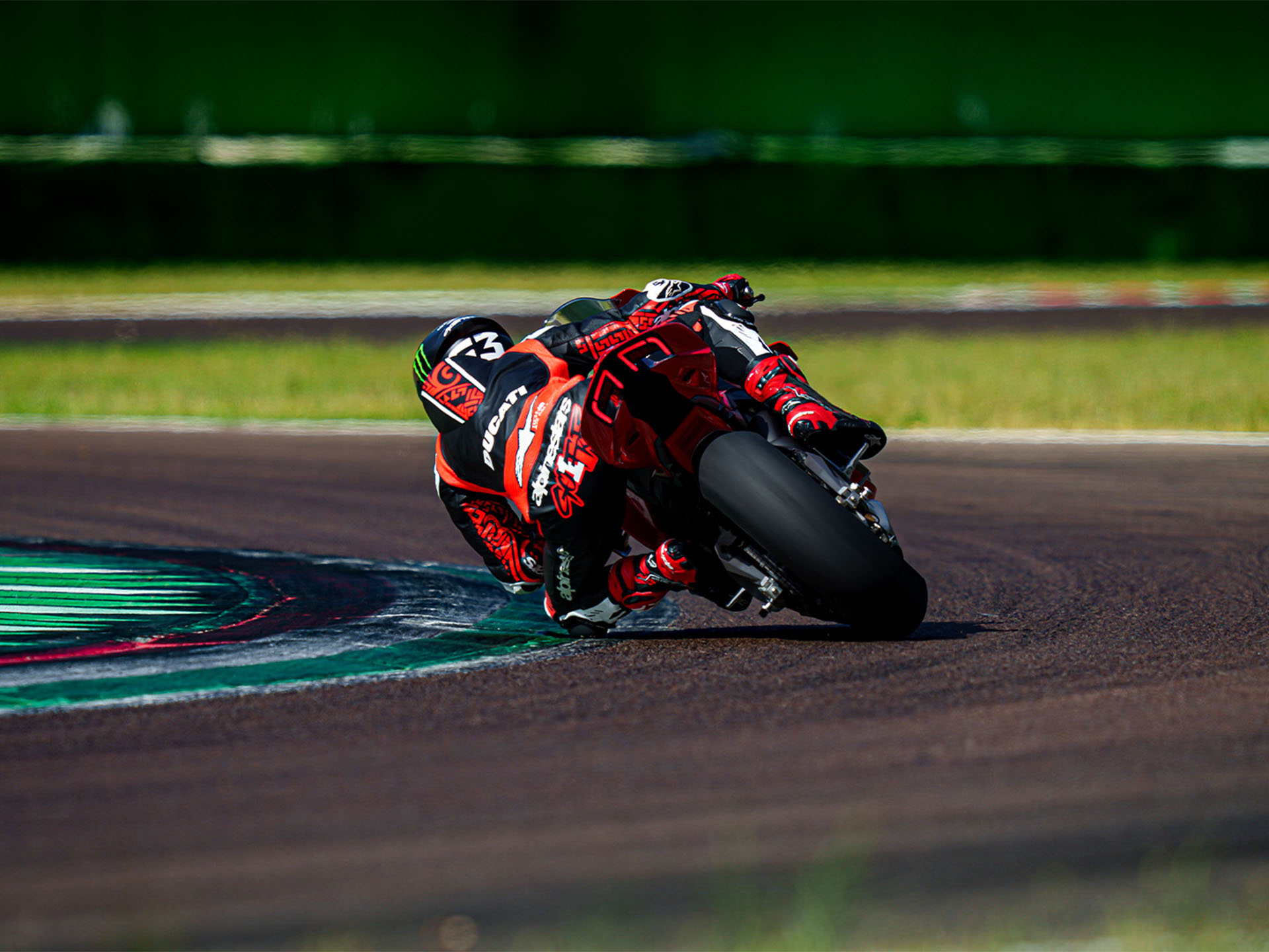 2025 Ducati Panigale V4 in Saint Louis, Missouri - Photo 9