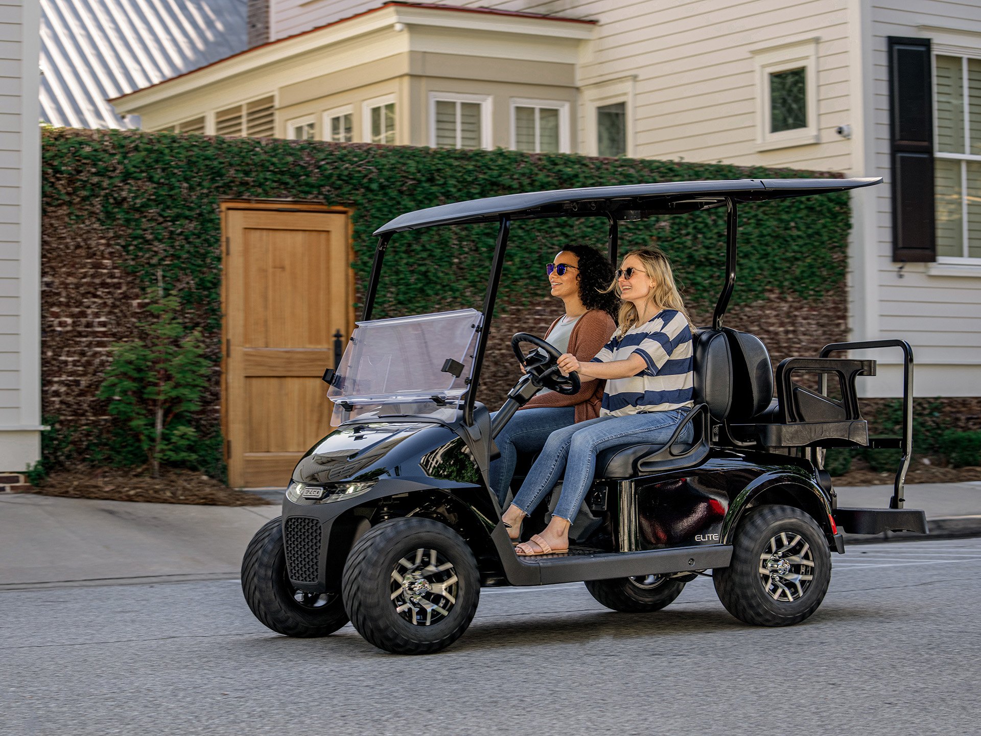 New 2024 EZGO Freedom RXV 2+2 ELiTE Lithium Golf Carts in Pocono