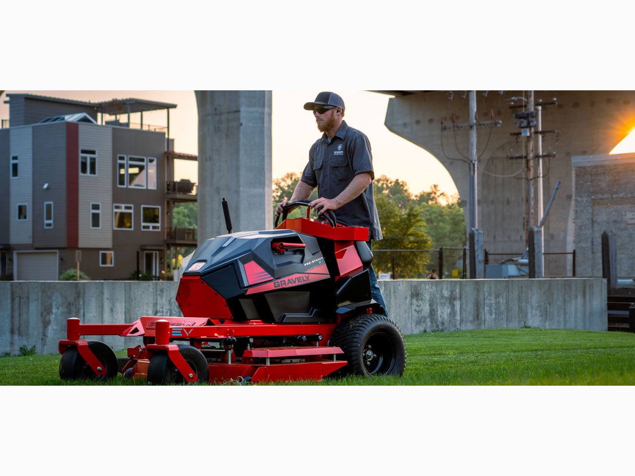 2023 Gravely USA Pro-Stance EV 52 in. SD Batteries not included in Battle Creek, Michigan - Photo 2