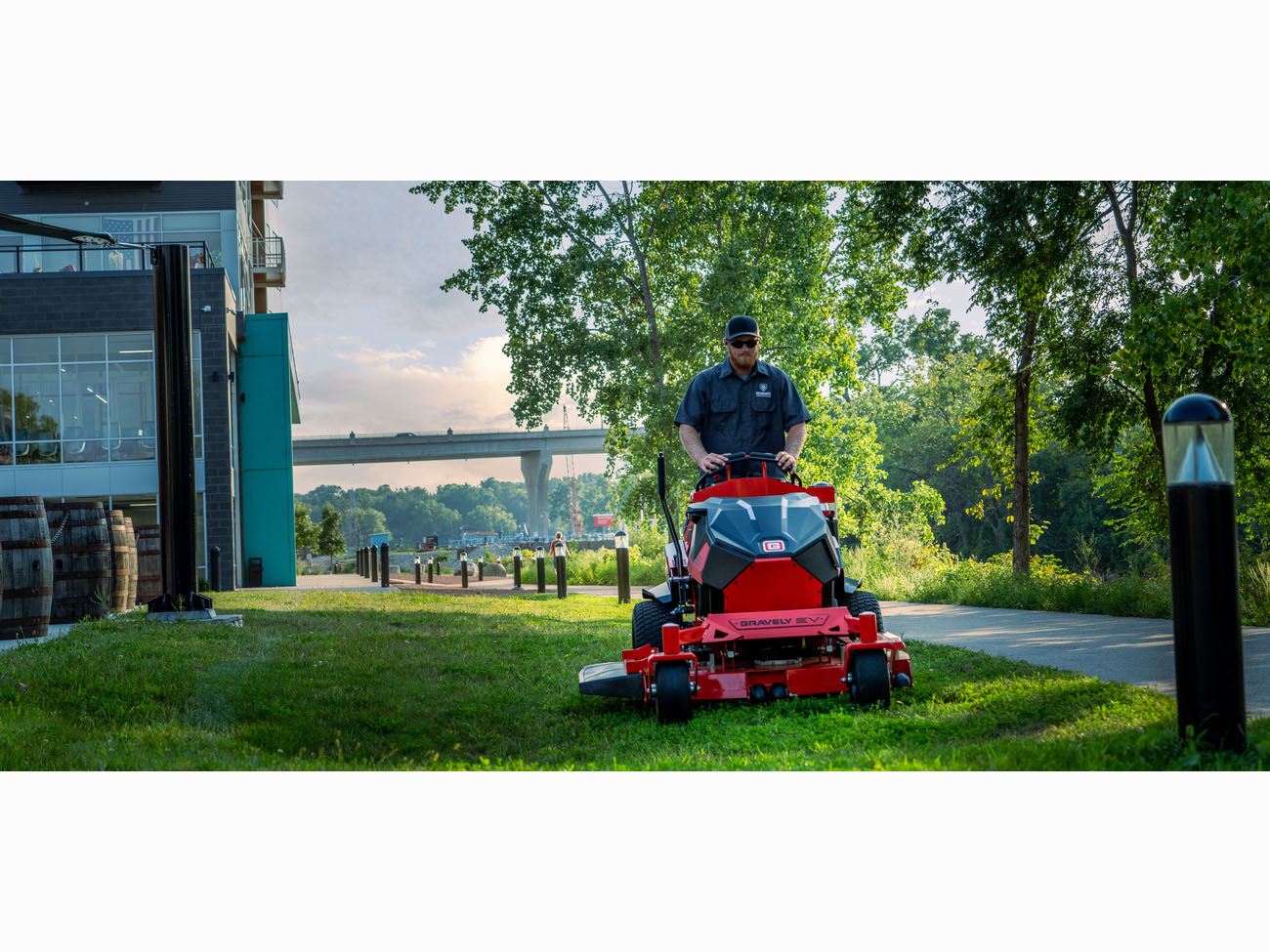 2023 Gravely USA Pro-Stance EV 52 in. RD Batteries not included in Lowell, Michigan - Photo 3