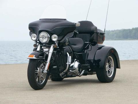 2009 Harley-Davidson FLHTCUTG Tri Glide™ Ultra Classic® in New York Mills, New York - Photo 3