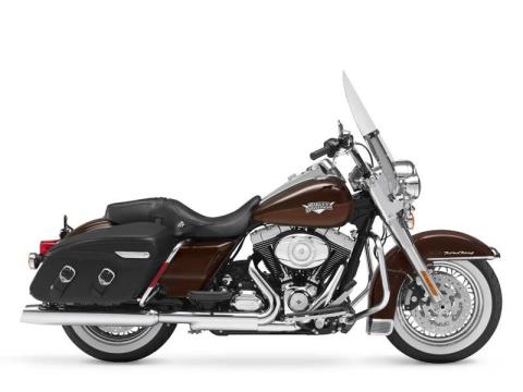 2011 Harley-Davidson Road King® Classic in Mauston, Wisconsin - Photo 10
