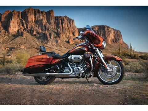 2012 Harley-Davidson CVO™ Street Glide® in New York Mills, New York - Photo 2