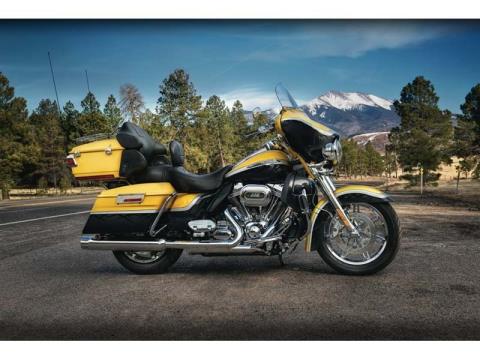 2012 Harley-Davidson CVO™ Ultra Classic® Electra Glide® in The Woodlands, Texas - Photo 14
