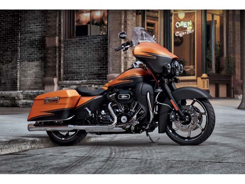 2012 Harley-Davidson Street Glide® in Monroe, Michigan - Photo 16