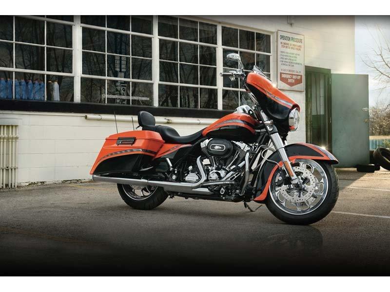 2012 Harley-Davidson Street Glide® in Monroe, Michigan - Photo 11