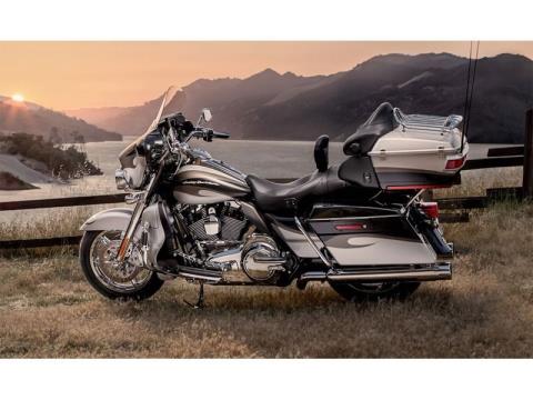 2013 Harley-Davidson CVO™ Ultra Classic® Electra Glide® in Riverdale, Utah - Photo 7