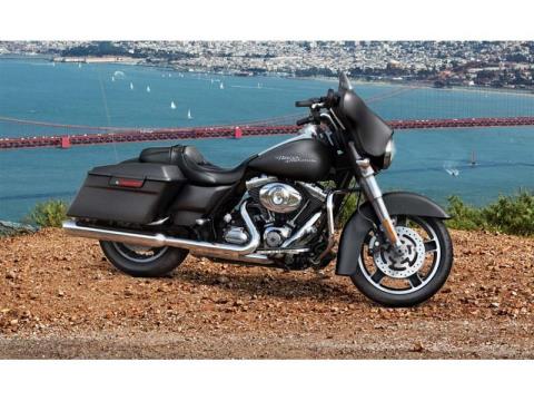2013 Harley-Davidson Street Glide® in The Woodlands, Texas - Photo 4