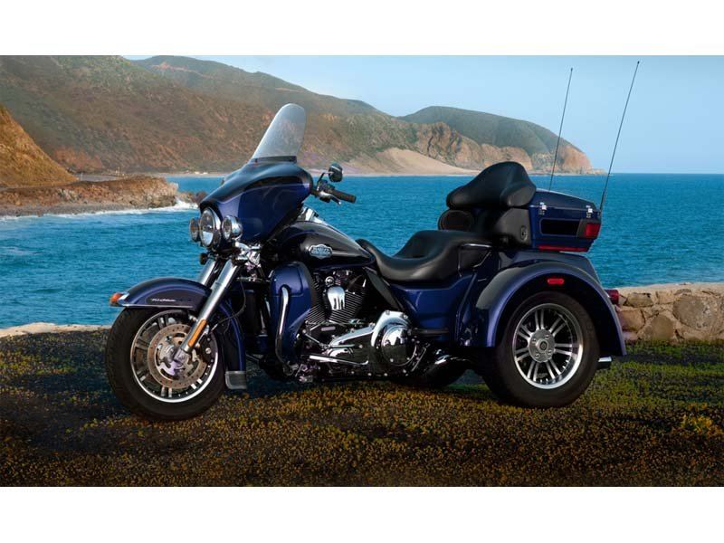 2013 Harley-Davidson Tri Glide® Ultra Classic® in Grand Prairie, Texas - Photo 2