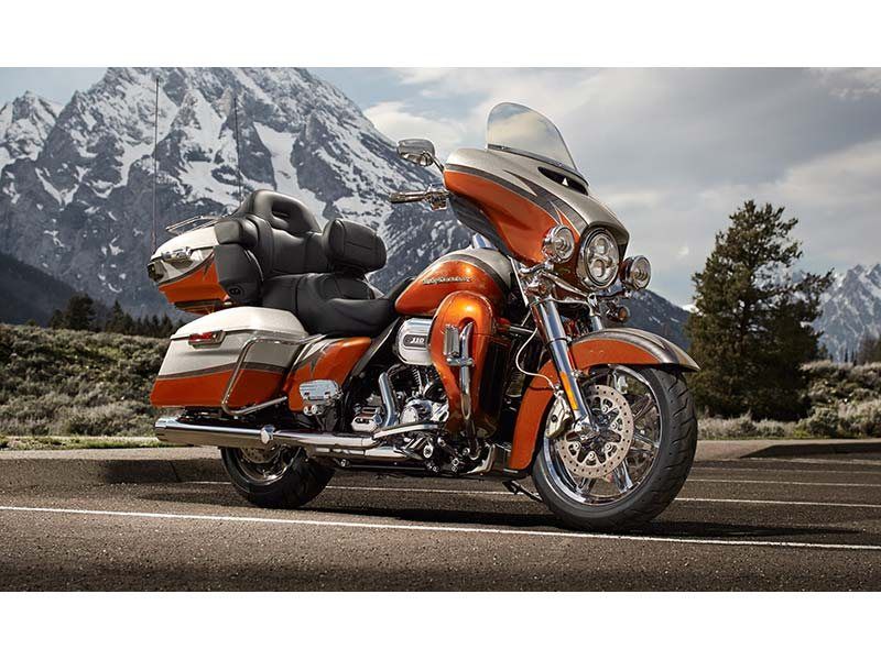 2014 Harley-Davidson CVO™ Limited in Burlington, Iowa - Photo 2