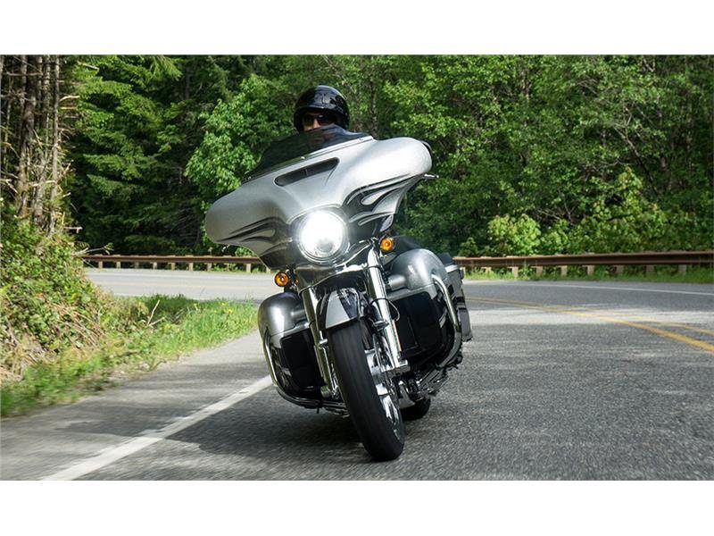 2015 Harley-Davidson CVO™ Street Glide® in Greensburg, Pennsylvania - Photo 8