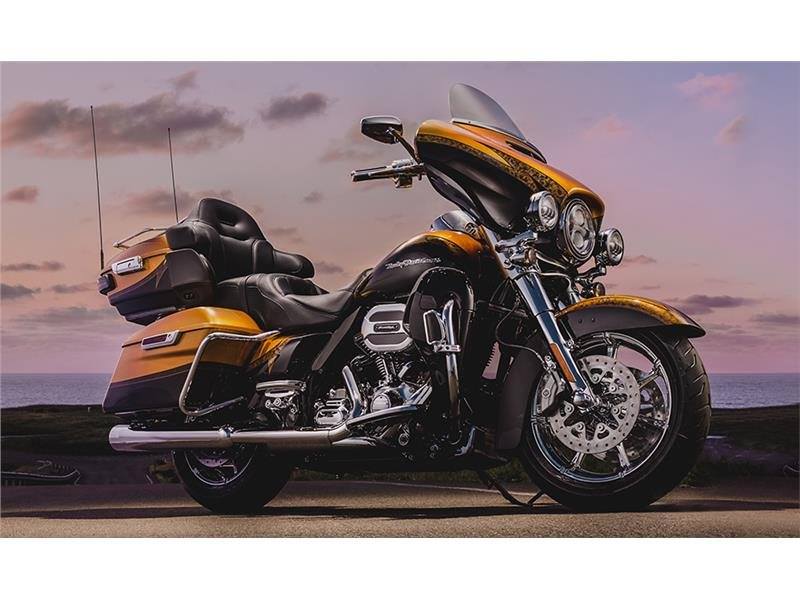 2015 Harley-Davidson CVO™ Limited in Morgantown, West Virginia - Photo 6