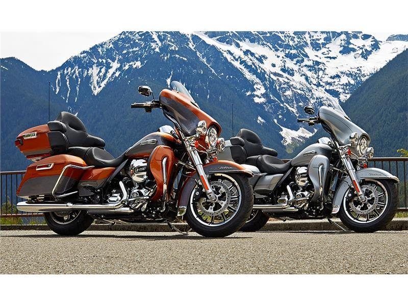 2015 Harley-Davidson Electra Glide® Ultra Classic® Low in Sheboygan, Wisconsin - Photo 2