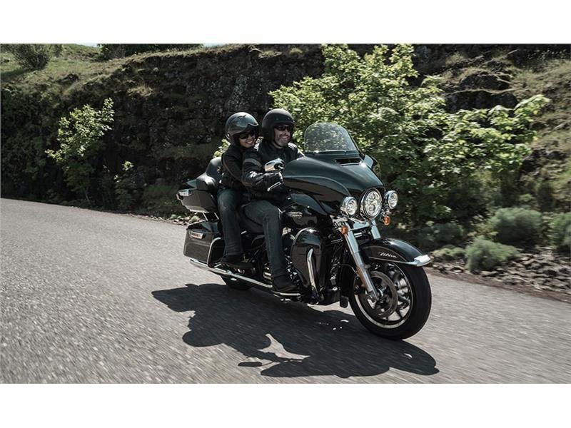 2015 Harley-Davidson Electra Glide® Ultra Classic® Low in Sheboygan, Wisconsin - Photo 6