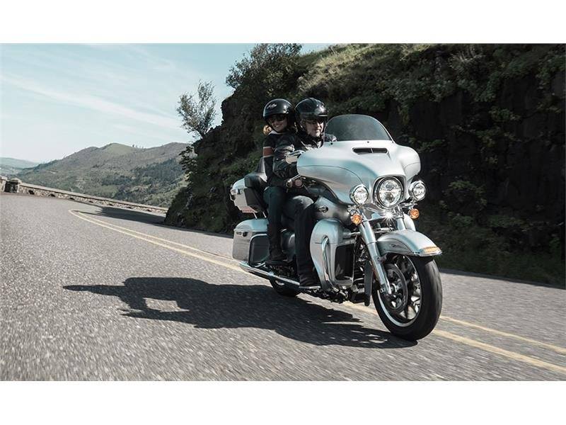 2015 Harley-Davidson Electra Glide® Ultra Classic® Low in Sheboygan, Wisconsin - Photo 8