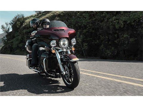 2015 Harley-Davidson Electra Glide® Ultra Classic® Low in Mauston, Wisconsin - Photo 17