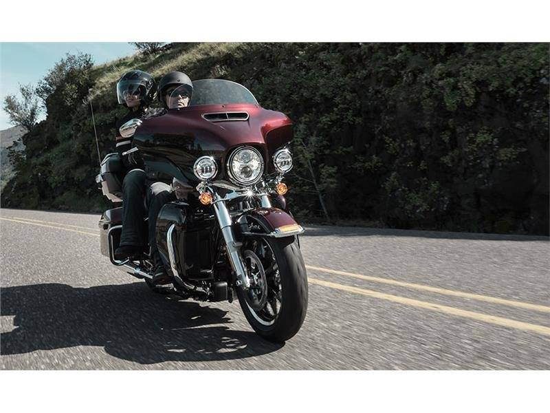 2015 Harley-Davidson Electra Glide® Ultra Classic® Low in Burlington, Iowa - Photo 11