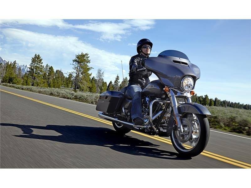 2015 Harley-Davidson Street Glide® in Monroe, Michigan - Photo 2