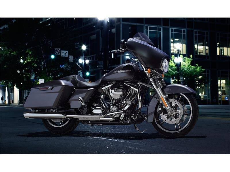 2015 Harley-Davidson Street Glide® in Monroe, Michigan - Photo 5