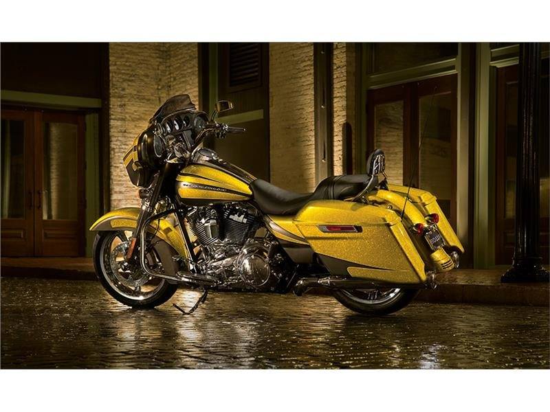 2015 Harley-Davidson Street Glide® in Carrollton, Texas - Photo 6