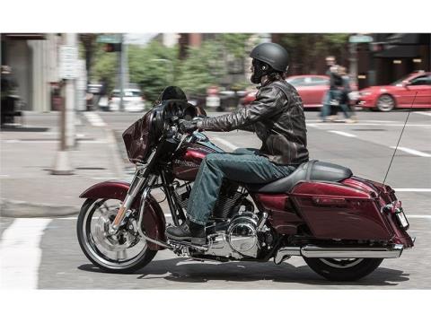 2015 Harley-Davidson Street Glide® in Monroe, Michigan - Photo 7