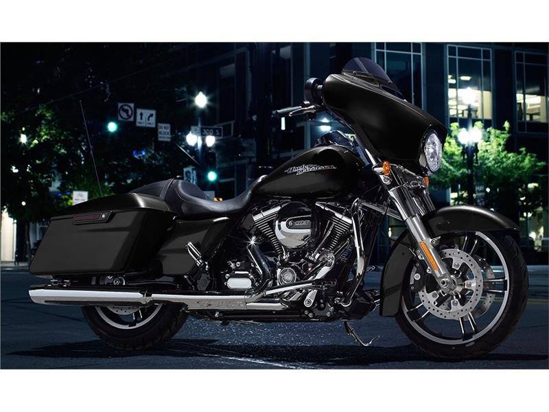 2015 Harley-Davidson Street Glide® in Monroe, Michigan - Photo 4