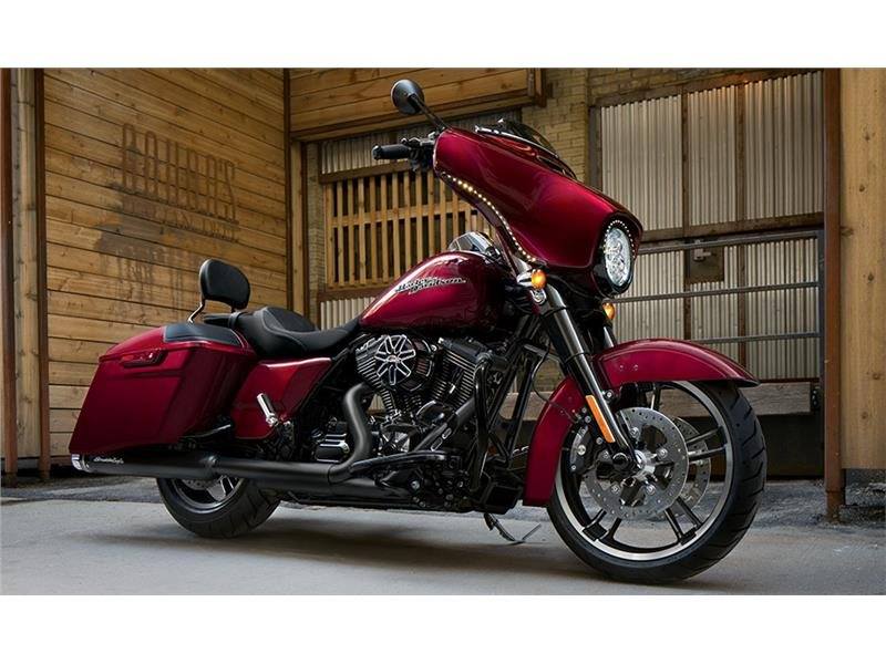 2015 Harley-Davidson Street Glide® in Monroe, Michigan - Photo 5
