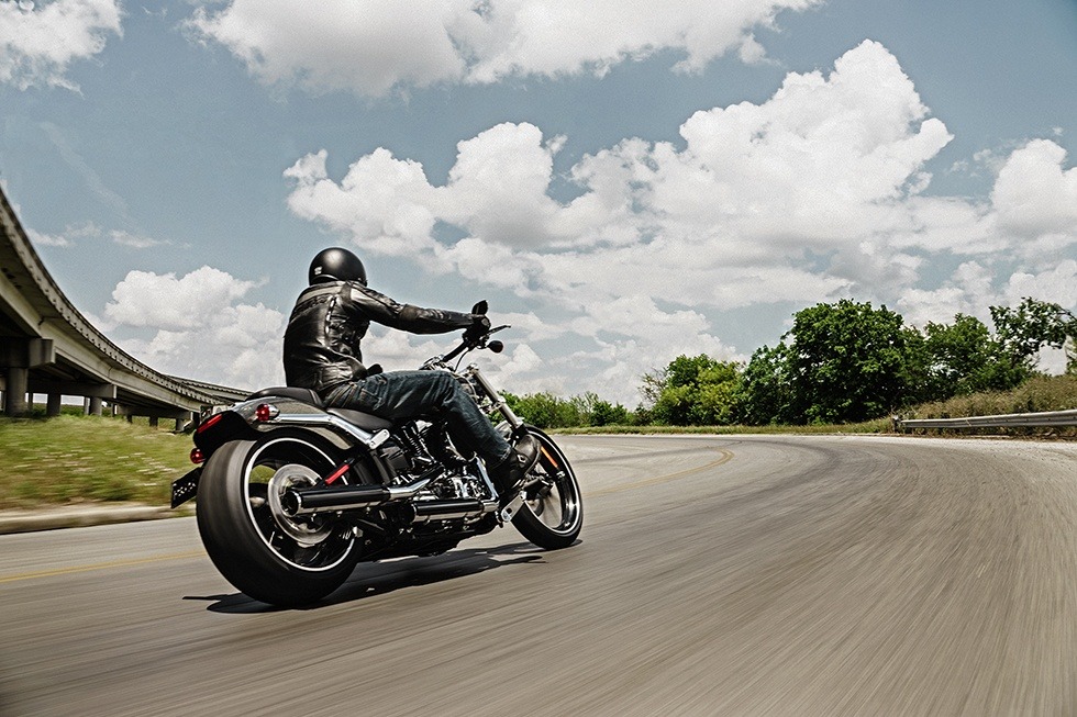 2016 Harley-Davidson Breakout® in Tyrone, Pennsylvania - Photo 11