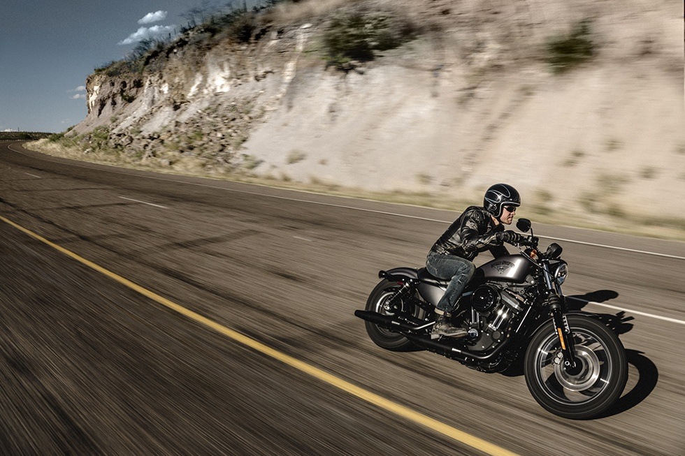 2016 Harley-Davidson Iron 883™ in Osseo, Minnesota - Photo 9
