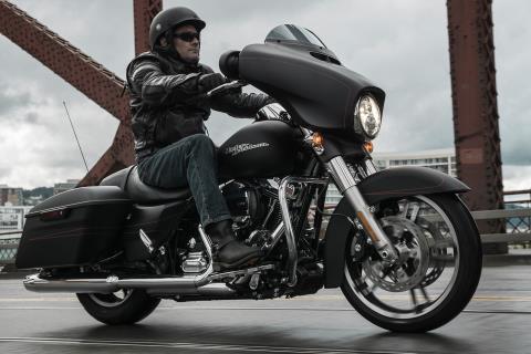 2016 Harley-Davidson Street Glide® Special in Grand Prairie, Texas - Photo 5