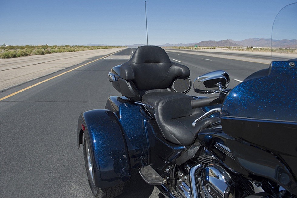 2016 Harley-Davidson Tri Glide® Ultra in Loveland, Colorado - Photo 5