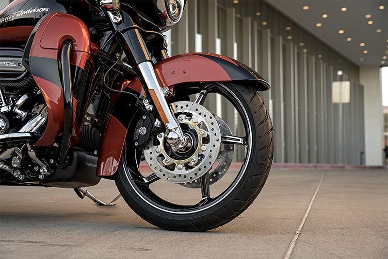 2017 Harley-Davidson CVO™ Street Glide® in Temple, Texas - Photo 3