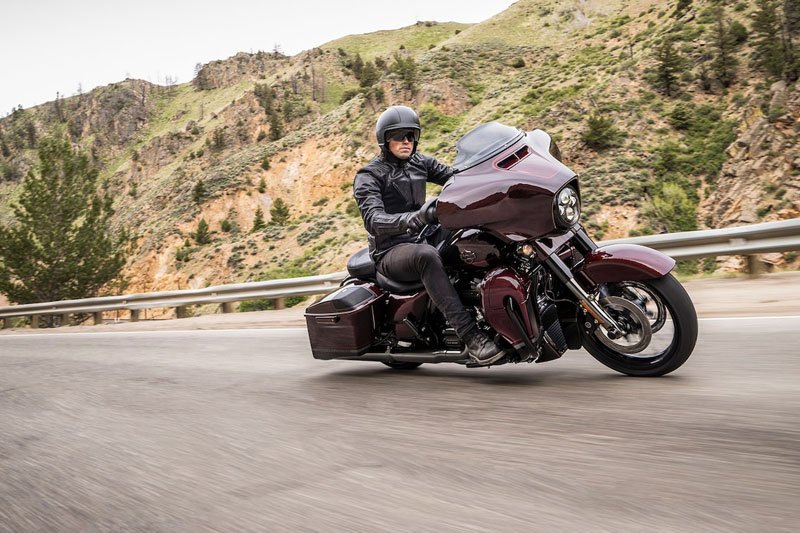 2019 Harley-Davidson CVO™ Street Glide® in New York Mills, New York - Photo 2