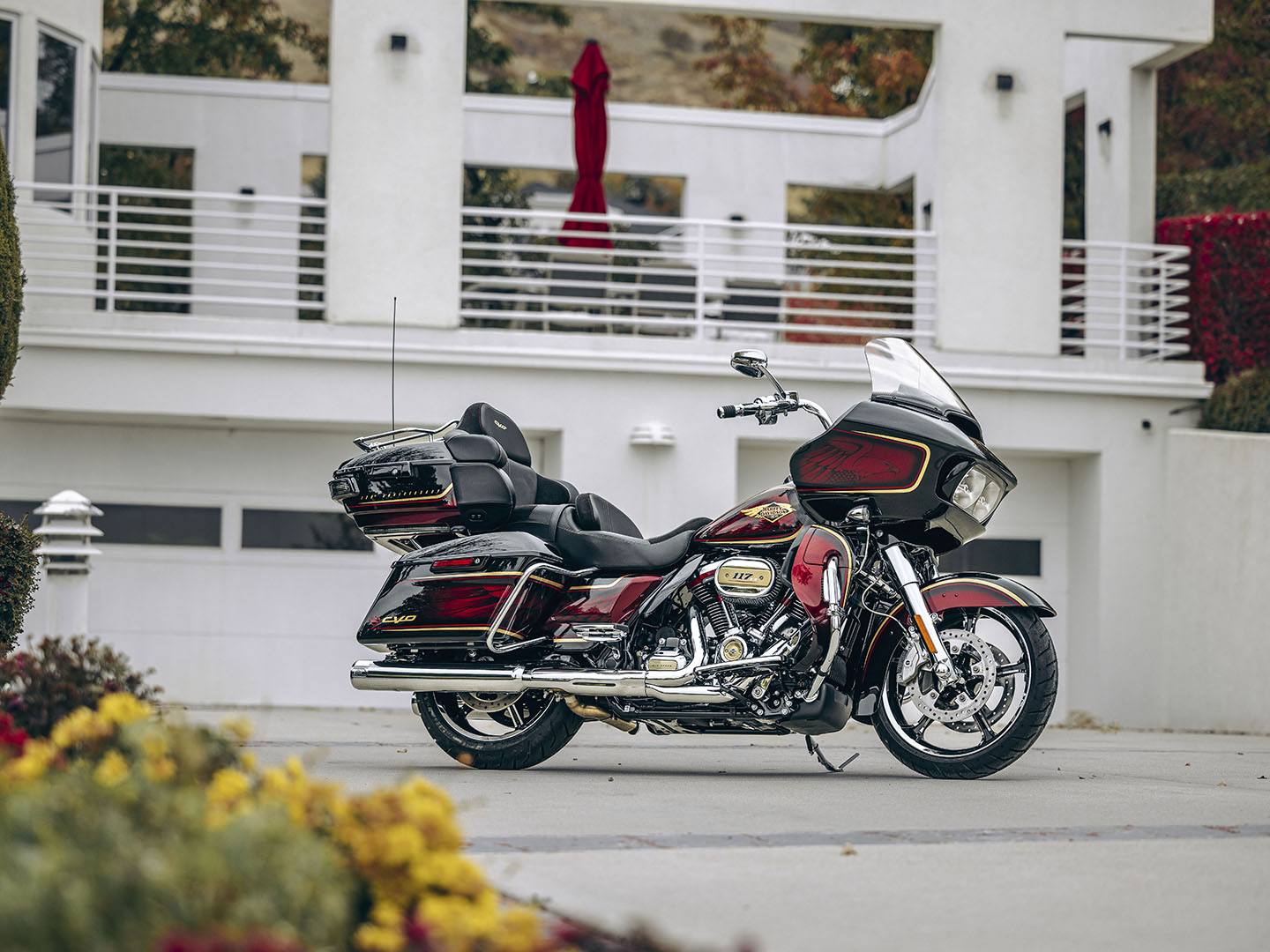 2023 Harley-Davidson CVO™ Road Glide® Limited Anniversary in Leominster, Massachusetts - Photo 3