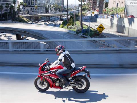 2022 Honda CBR300R in Petaluma, California - Photo 4