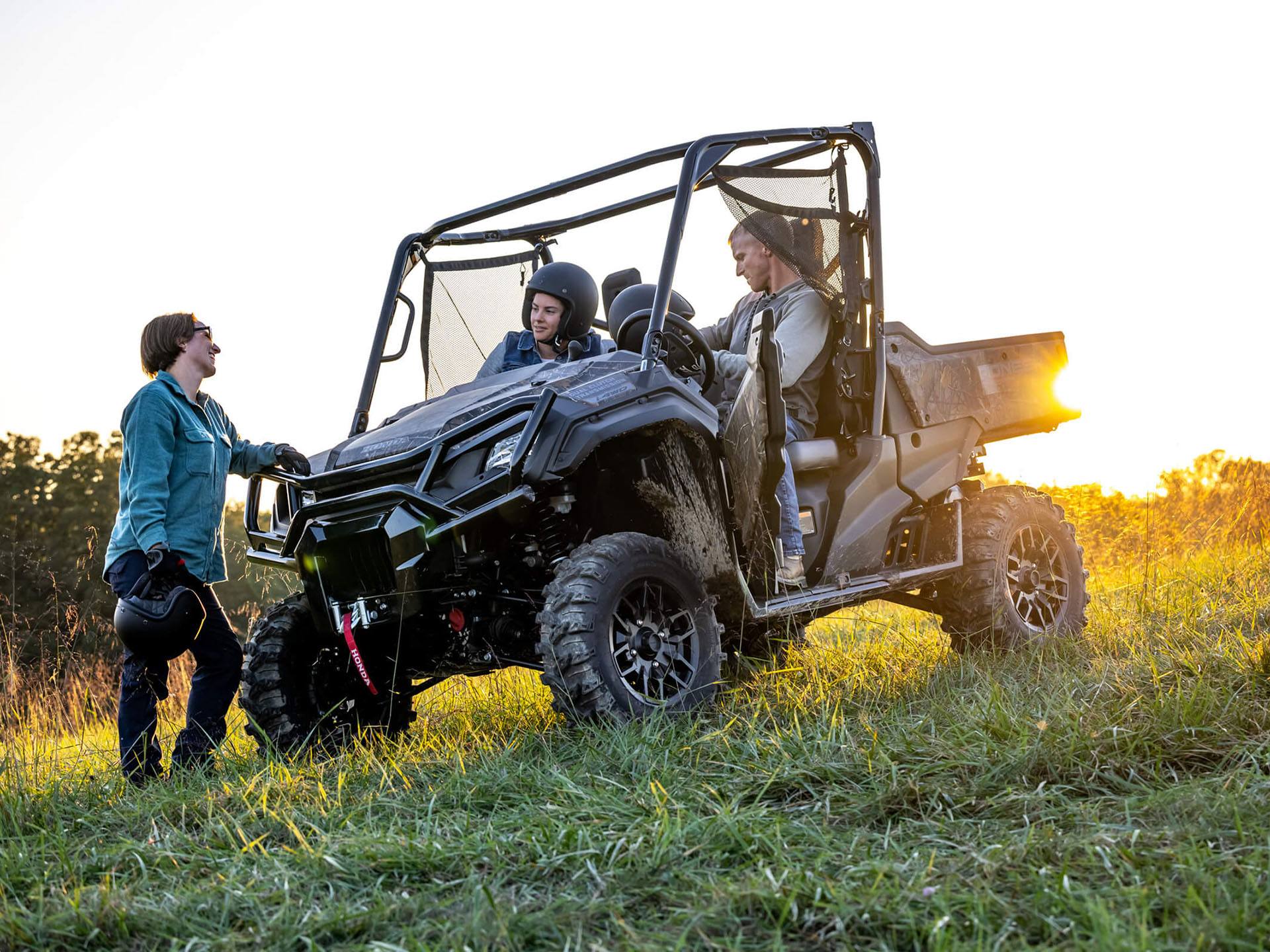 2022 Honda Pioneer 1000 Deluxe in Lincoln, Maine - Photo 2