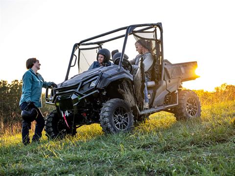 2022 Honda Pioneer 1000 Deluxe in Greeneville, Tennessee - Photo 2