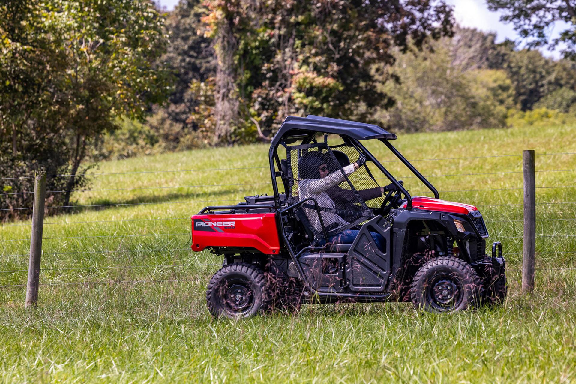 2022 Honda Pioneer 520 in Fayetteville, Tennessee - Photo 3