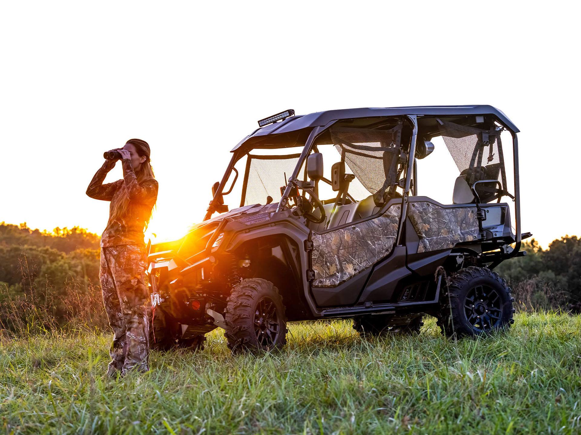 2023 Honda Pioneer 1000-5 in Middletown, New York - Photo 3