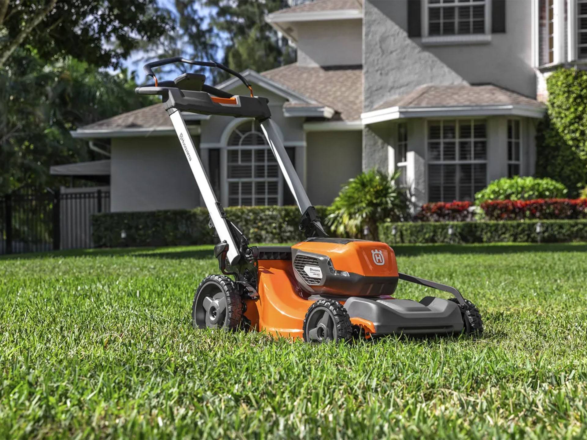 Husqvarna Power Equipment Lawn Xpert 21 in. LE-322 (battery and charger included) in Speculator, New York - Photo 4