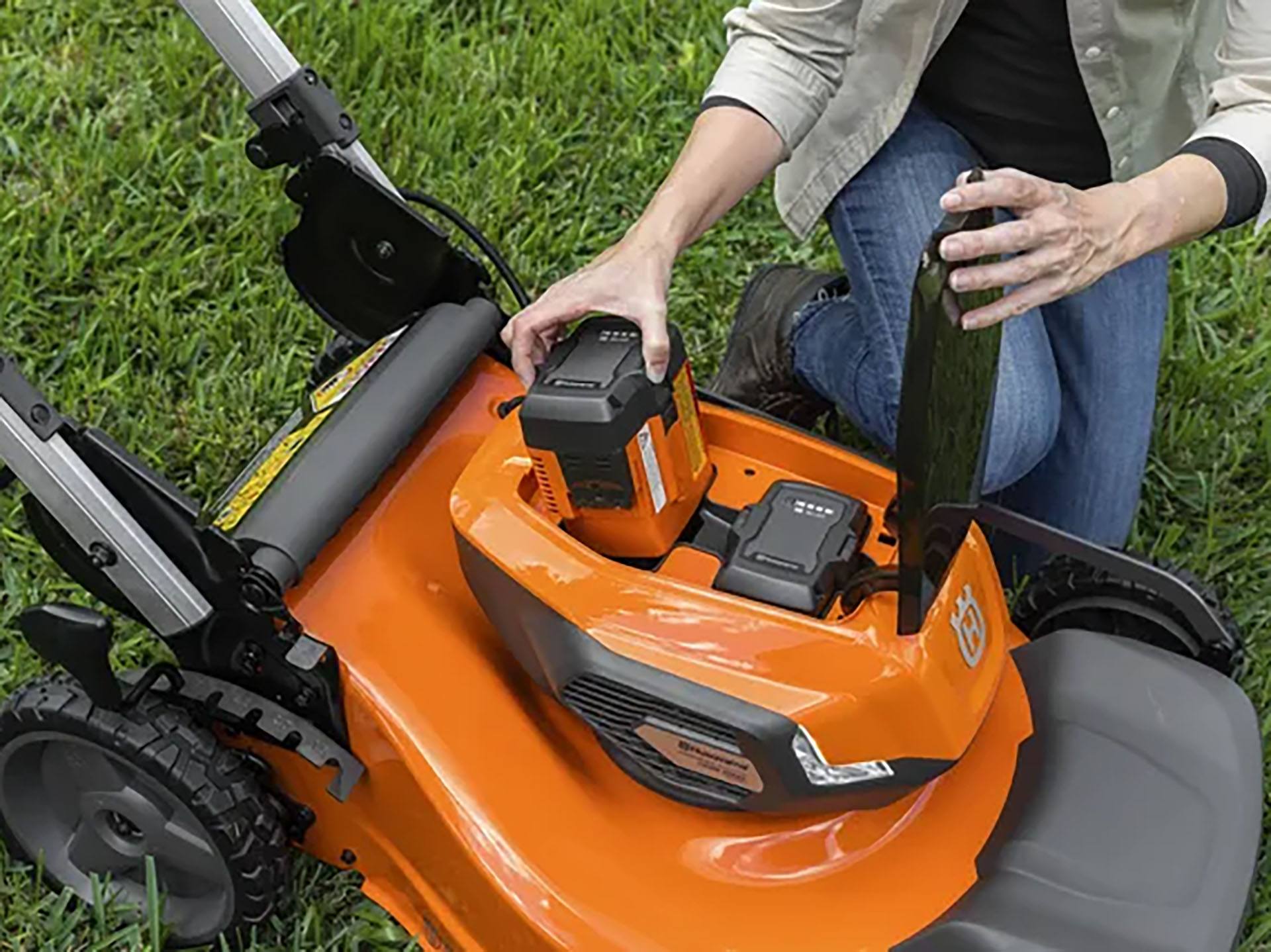 Husqvarna Power Equipment Lawn Xpert 21 in. LE-322 without battery and charger in Gunnison, Utah - Photo 8