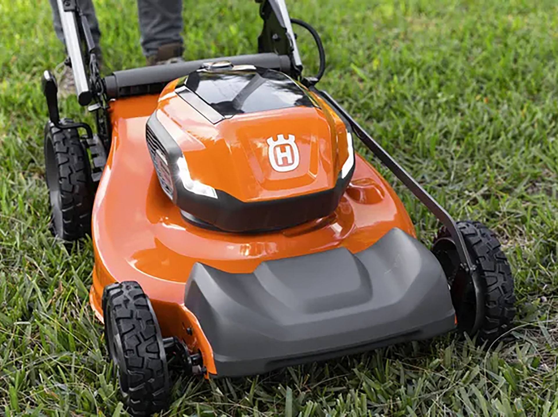 Husqvarna Power Equipment Lawn Xpert 21 in. LE-322 without battery and charger in Gunnison, Utah - Photo 12